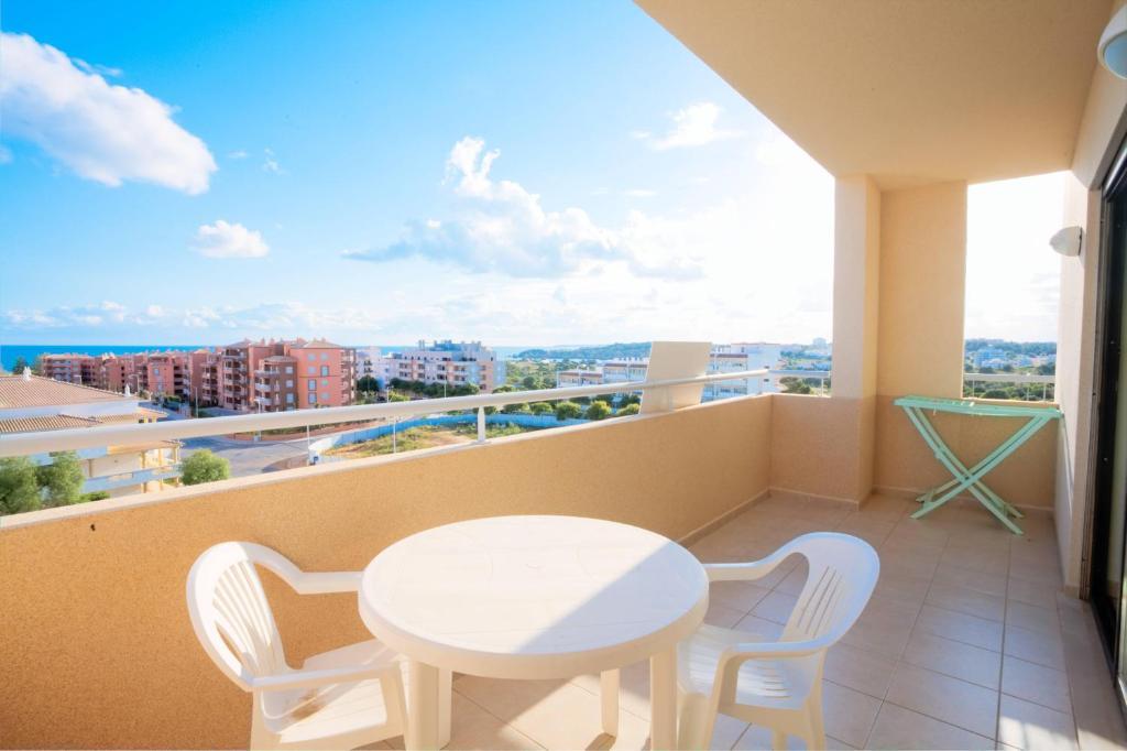Apartamento com 2 Quartos e Vista Piscina