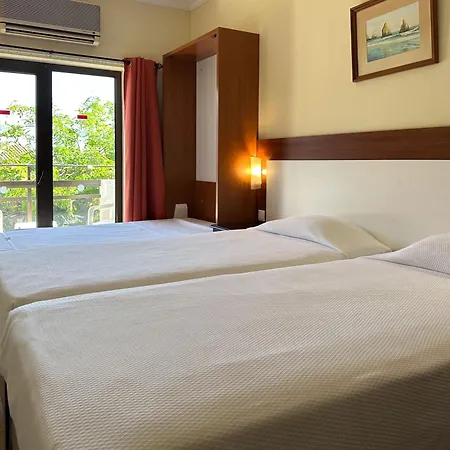 Hotel Avenida Praia-3